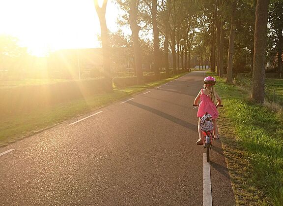 Mädchen auf Fahrrad